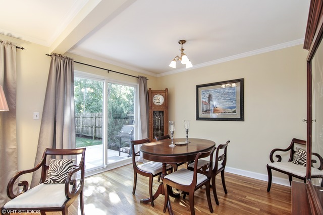 638 Hibbard Road Wilmette, IL 60091 - Photo 4 of 17