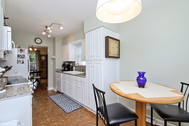 638 Hibbard Road Wilmette, IL 60091 - Photo 7 of 17
