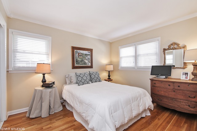 638 Hibbard Road Wilmette, IL 60091 - Photo 8 of 17