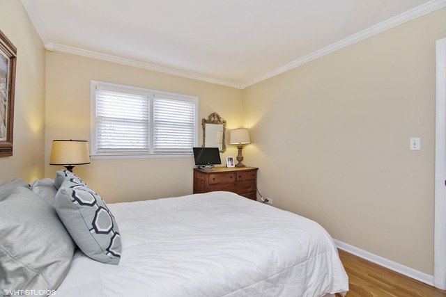 638 Hibbard Road Wilmette, IL 60091 - Photo 9 of 17