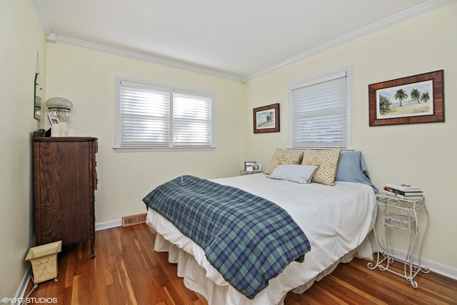 638 Hibbard Road Wilmette, IL 60091 - Photo 10 of 17