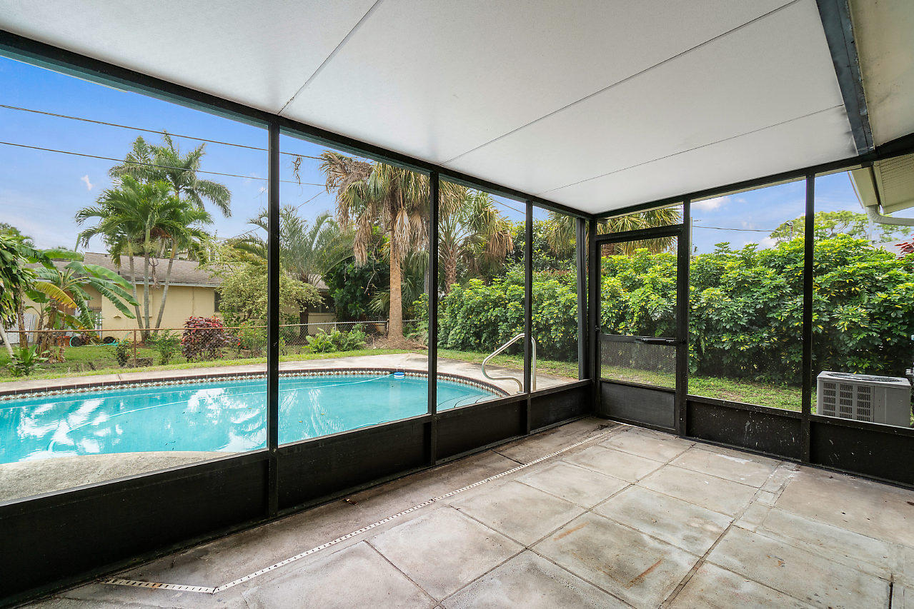 913 Northwest New Providence Road Stuart, FL 34994 - Photo 21 of 34 021-913NewProvidence-Stuart-FL-small