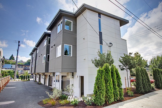 3908 Southwest Findlay Street, Unit 5 Seattle, WA 98136 - Photo 14 of 14 Gallery Image 14