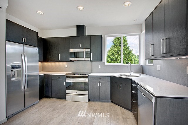 3908 Southwest Findlay Street, Unit 5 Seattle, WA 98136 - Photo 3 of 14 Gallery Image 3