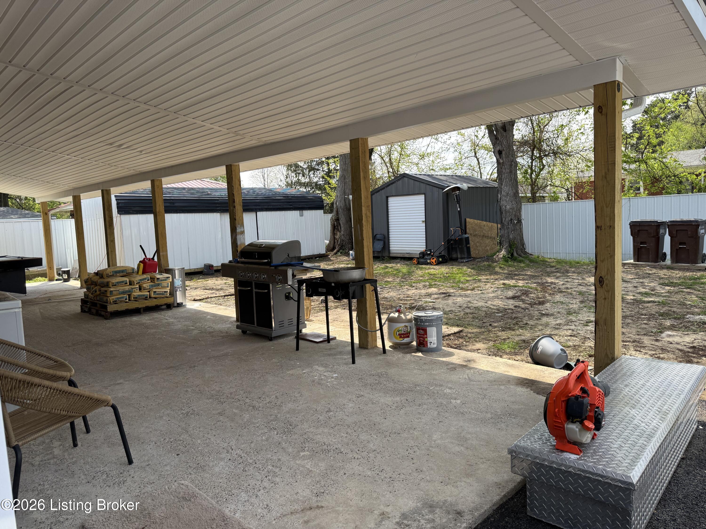 10414 Deering Road Louisville, KY 40272 - Photo 28 of 33 d4