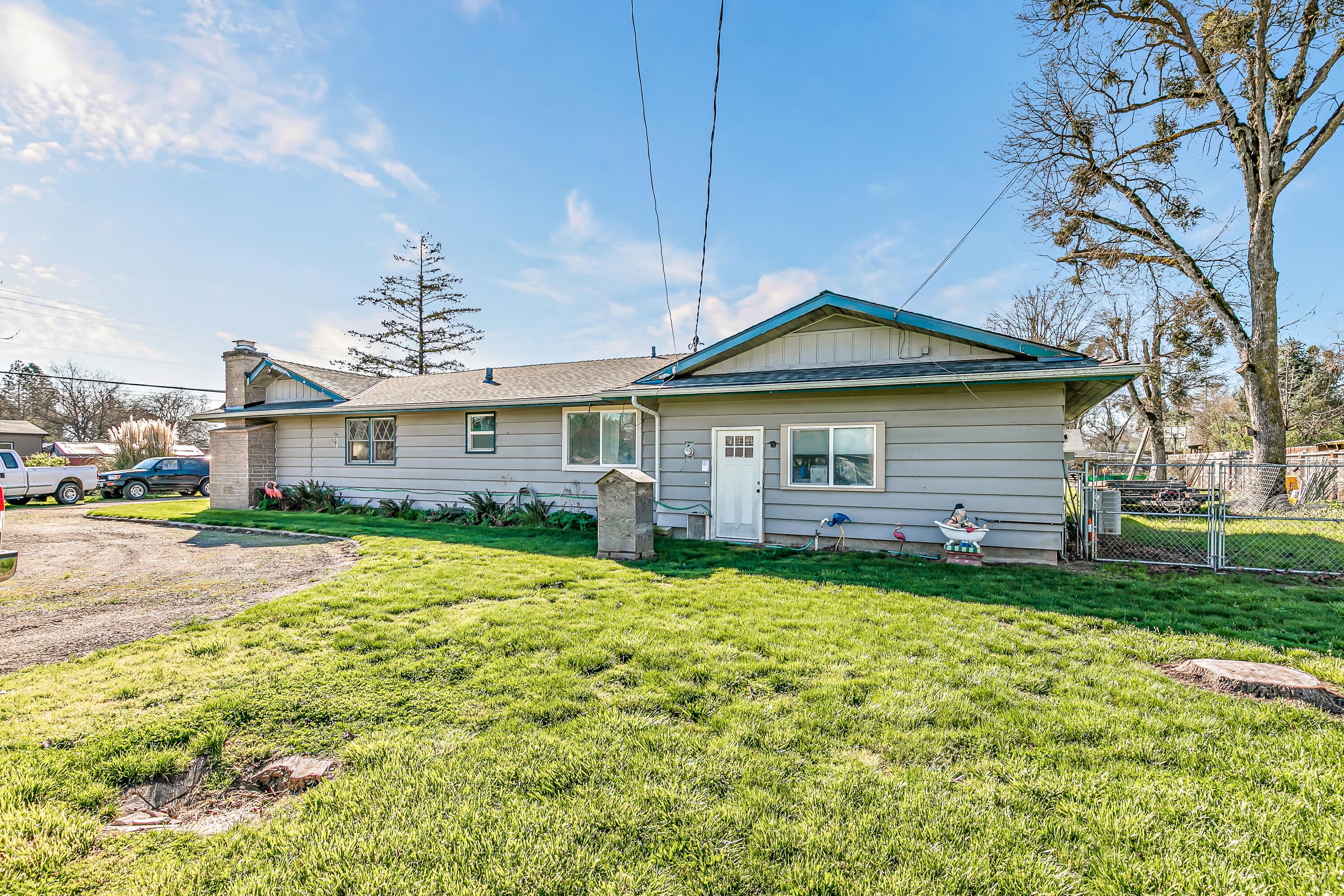 3200 Hanley Road Central Point, OR 97502 - Photo 3 of 25 9R9A6756