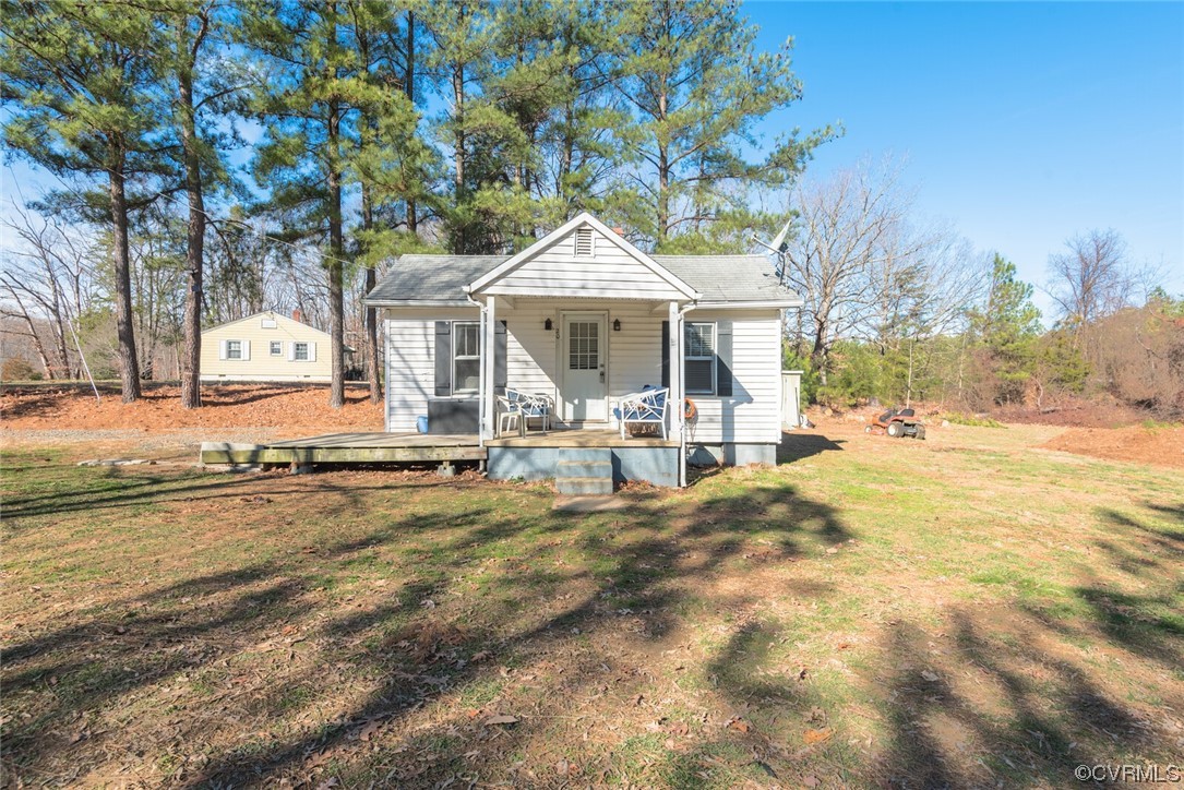 20 Old Enon Road Fredericksburg, VA 22406 - Photo 1 of 23 a view of a house with snow on the background