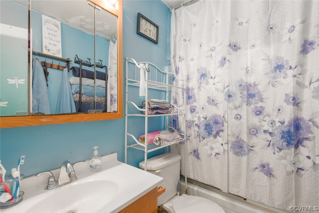 20 Old Enon Road Fredericksburg, VA 22406 - Photo 14 of 23 a bathroom with a sink toilet and shower