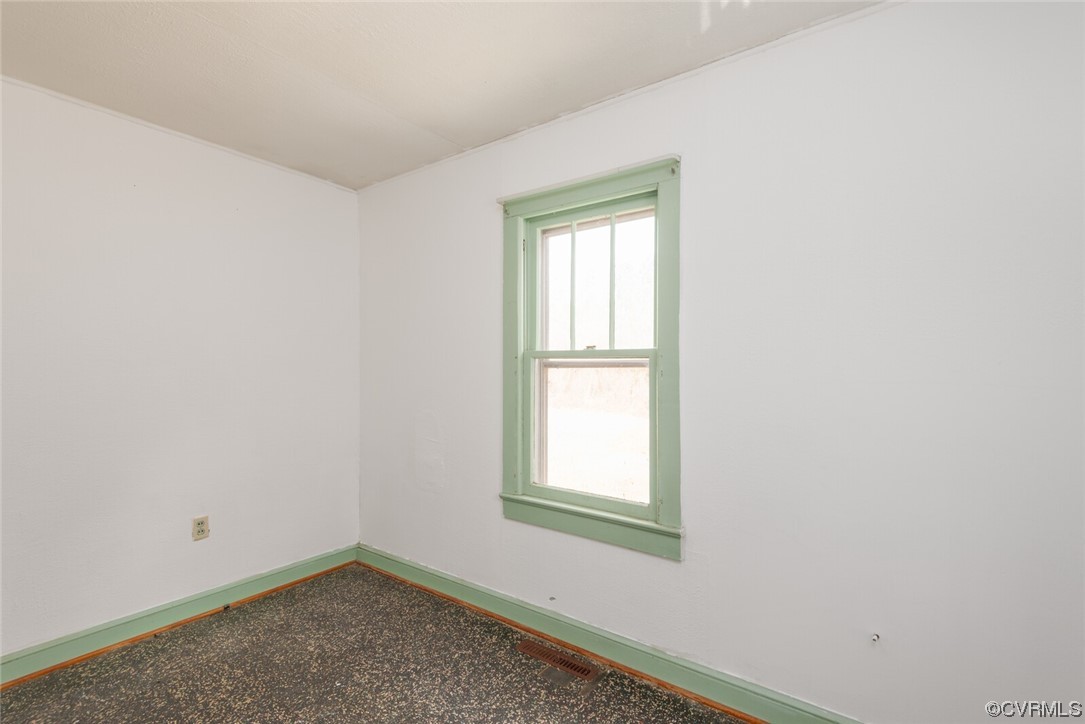 20 Old Enon Road Fredericksburg, VA 22406 - Photo 18 of 23 an empty room with a window
