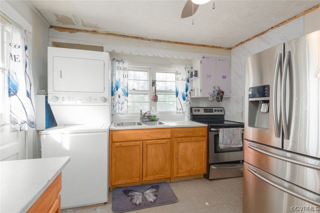20 Old Enon Road Fredericksburg, VA 22406 - Photo 8 of 23 a kitchen with stainless steel appliances a refrigerator and a stove top oven