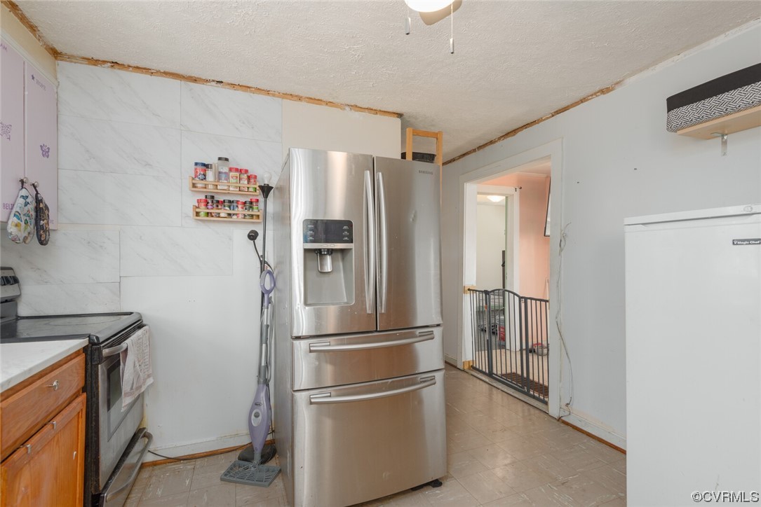 20 Old Enon Road Fredericksburg, VA 22406 - Photo 9 of 23 a metallic refrigerator freezer sitting in a kitchen