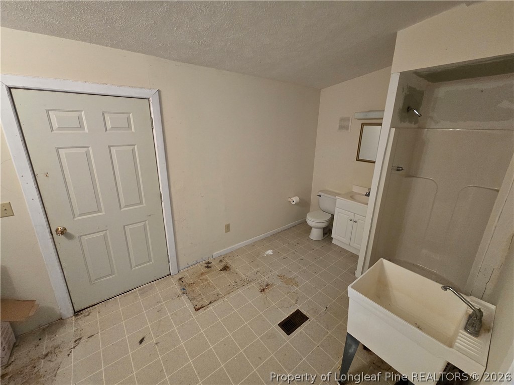 5076 Sanderosa Road Fayetteville, NC 28312 - Photo 37 of 40 3rd bath in laundry