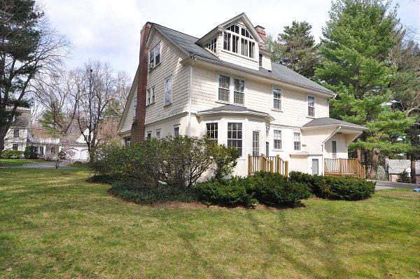 27 Windsor Road Wellesley, MA 02481 - Photo 2 of 19 Gallery Image 2