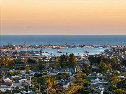 $3,495,000 | 1412 Vivian Lane, Newport Beach, CA 92660