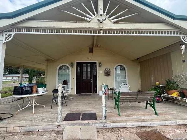 $210,000 | 241 Moore Avenue West, Quemado, TX 78877