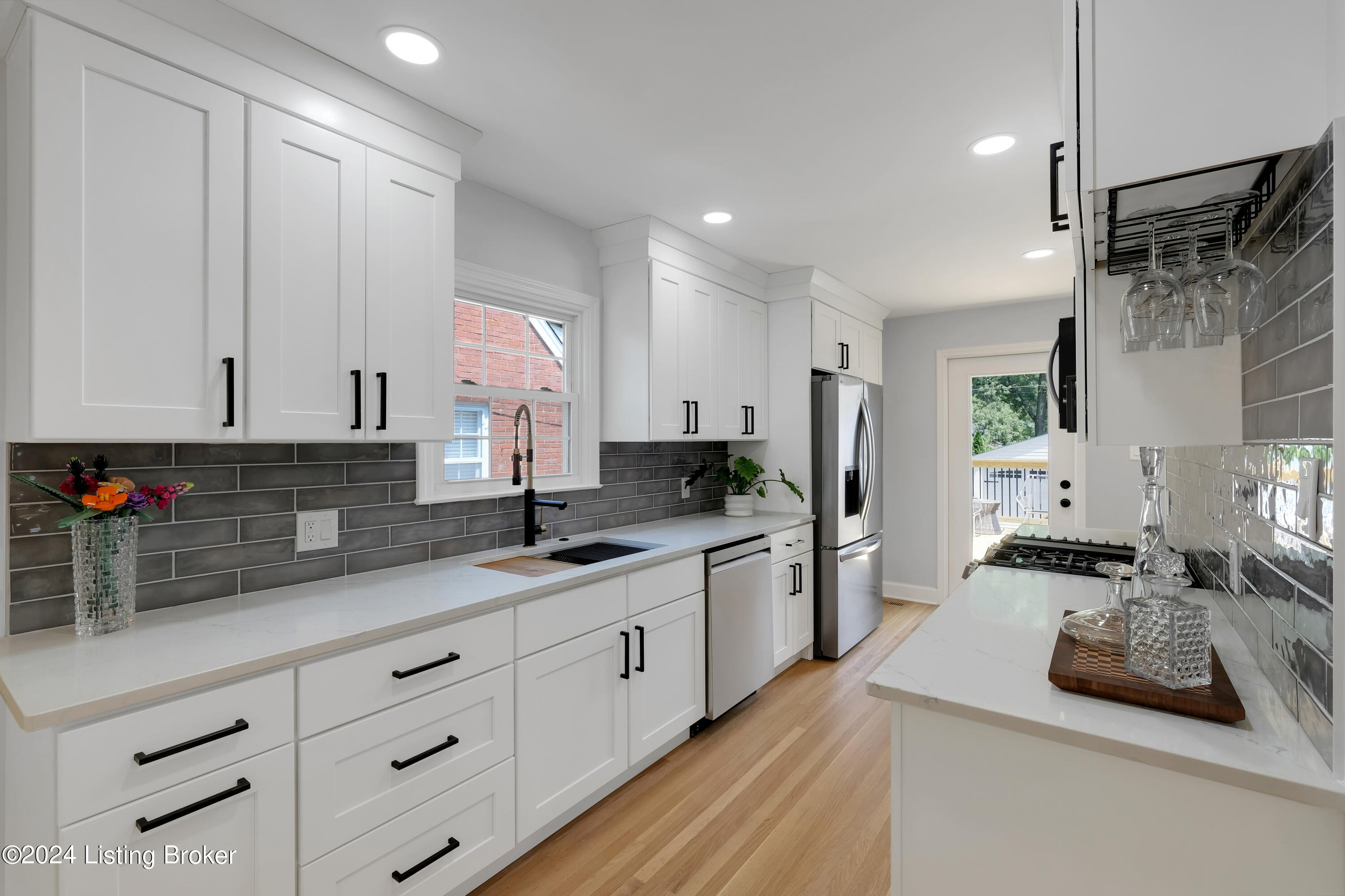 121 Ridgeway Avenue Louisville, KY 40207 - Photo 9 of 46 Custom cabinets & Quartz countertops