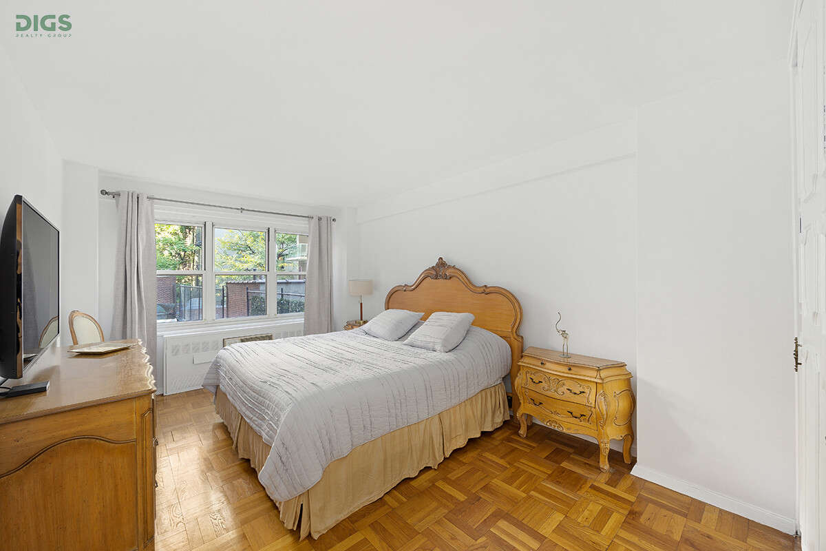 251 East 51st Street, Unit 3B Manhattan, NY 10022 - Photo 3 of 8