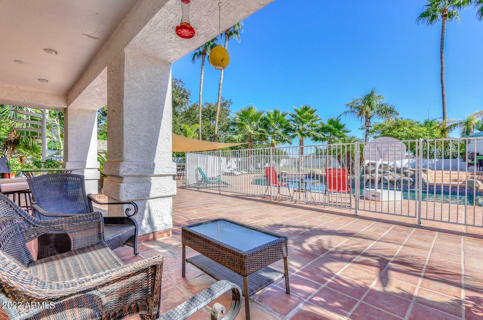 5237 North 106th Avenue Glendale, AZ 85307 - Photo 60 of 75 a living room with furniture