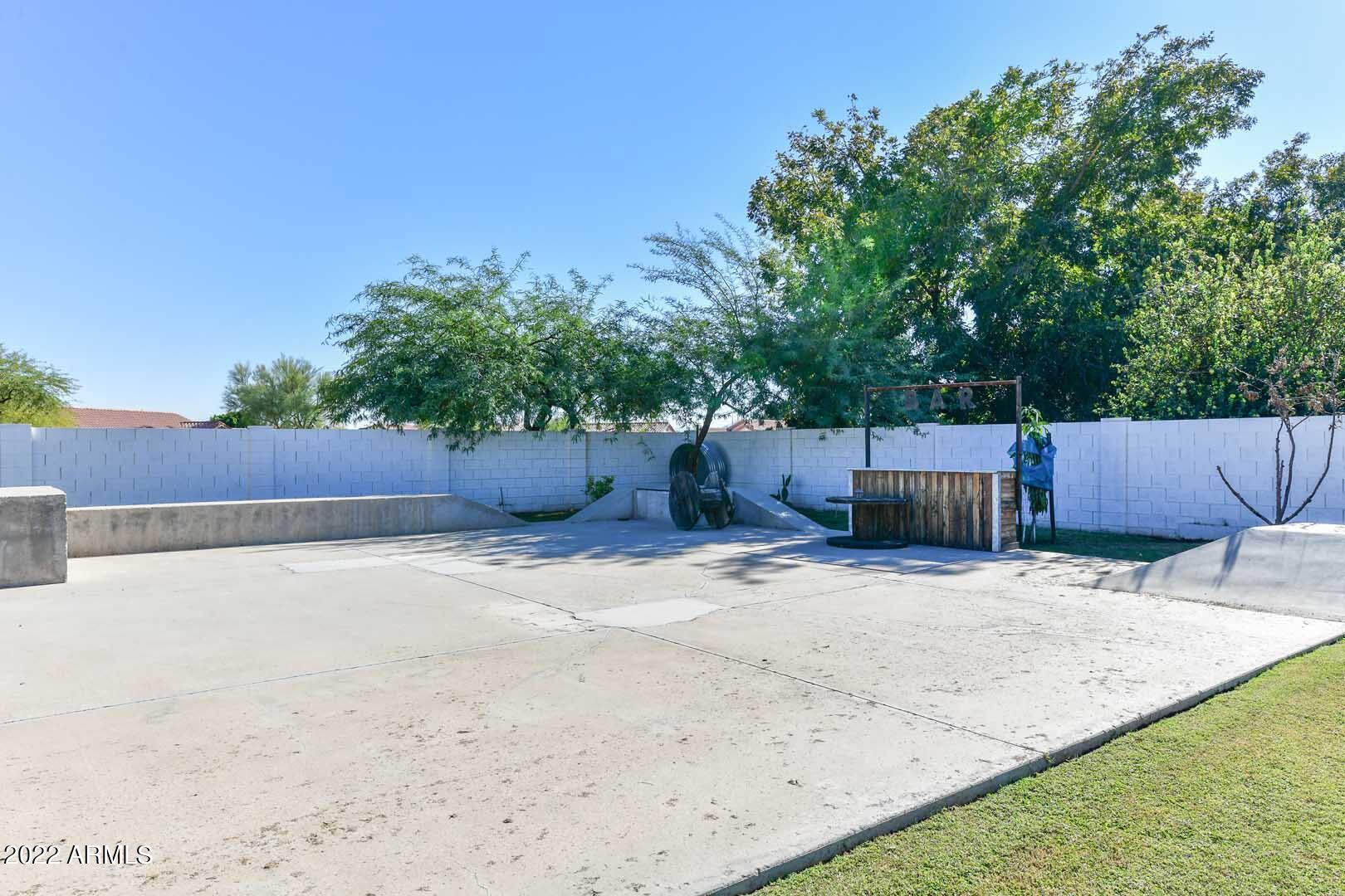 5237 North 106th Avenue Glendale, AZ 85307 - Photo 66 of 75 a backyard of a house