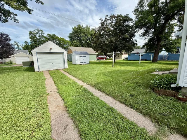 $147,900 | 705 Carver Street North, Winthrop, MN 55396