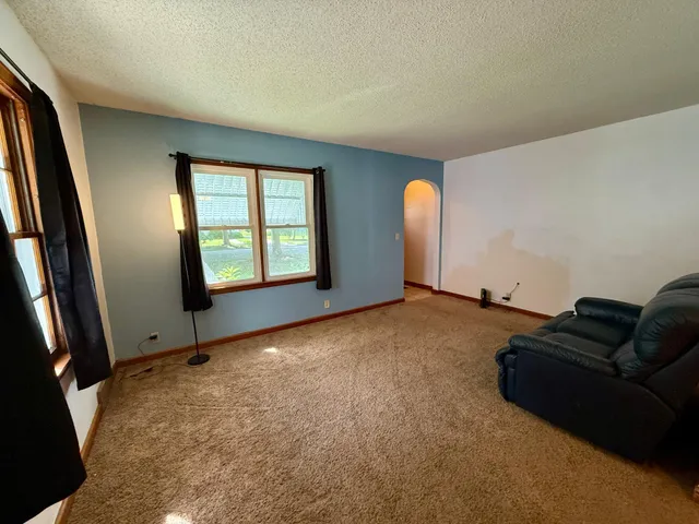 $147,900 | 705 Carver Street North, Winthrop, MN 55396