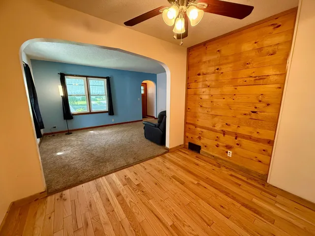 $147,900 | 705 Carver Street North, Winthrop, MN 55396