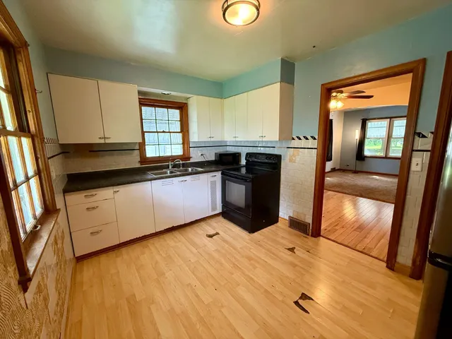 $147,900 | 705 Carver Street North, Winthrop, MN 55396