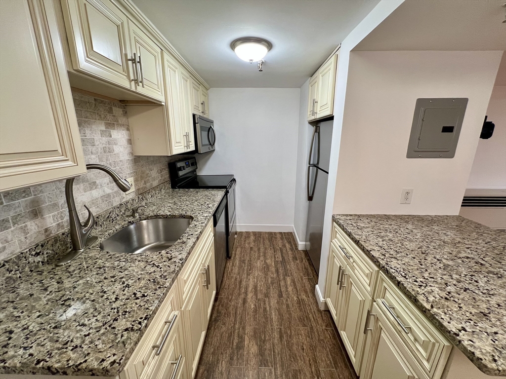 242 Beacon Street, Unit 2 Boston, MA 02116 - Photo 5 of 9