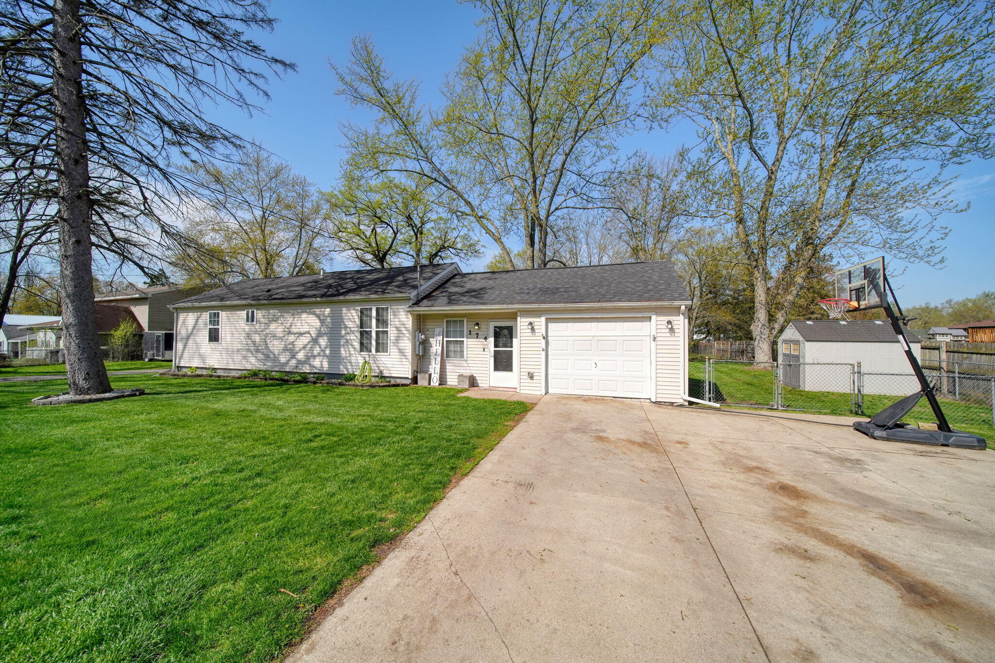 174 Long Avenue Michigan Center, MI 49254 - Photo 3 of 38 3