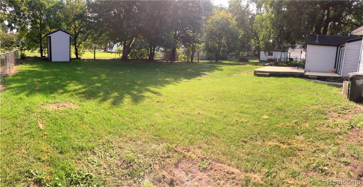 2985 Emmons Avenue Rochester, MI 48307 - Photo 35 of 39 32 LARGE YARD.jpg