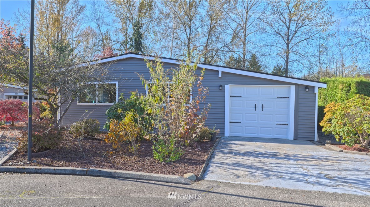 1128 Lake View Circle Bothell, WA 98021 - Photo 1 of 25 a backyard of a house
