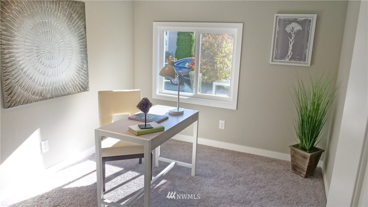 1128 Lake View Circle Bothell, WA 98021 - Photo 19 of 25 a living room with furniture and a potted plant