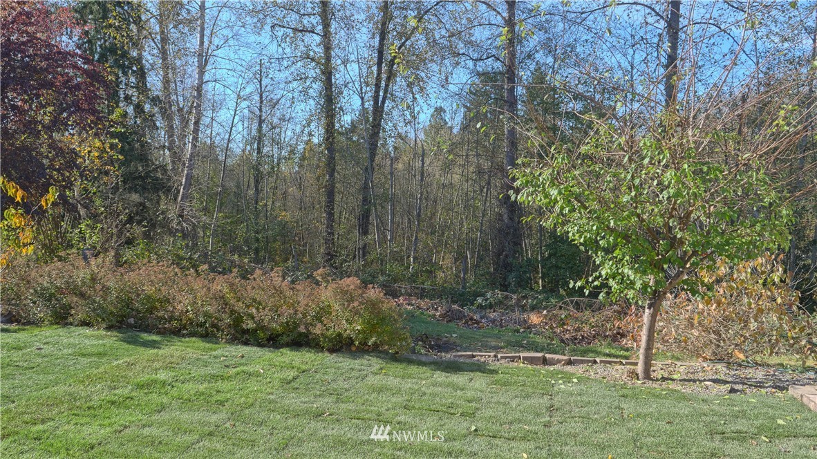 1128 Lake View Circle Bothell, WA 98021 - Photo 25 of 25 a view of a backyard