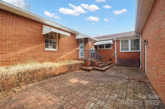 $370,000 | 216 Country Club Road, Shelby, NC 28150