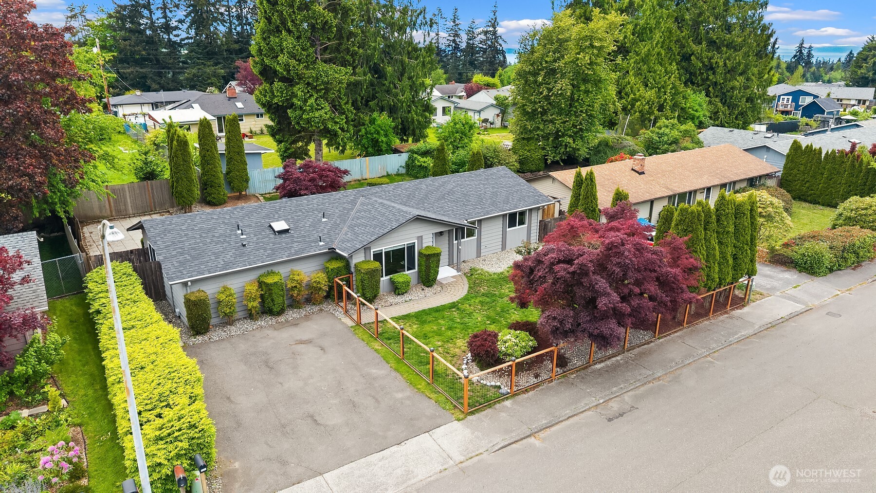 6208 Sycamore Place Everett, WA 98203 - Photo 2 of 30
