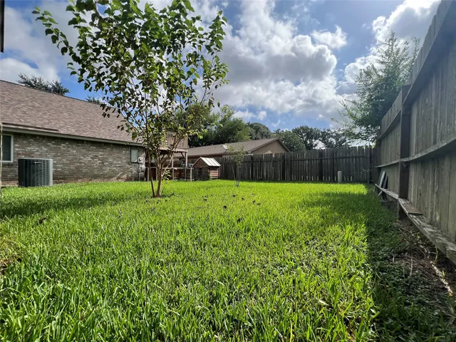 a view of a house with a backyard