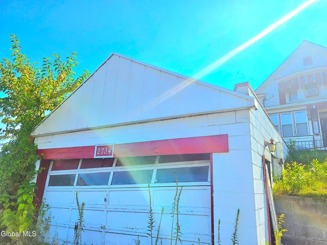 $165,000 | 2734 Broadway, Schenectady, NY 12306