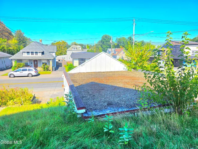 $165,000 | 2734 Broadway, Schenectady, NY 12306