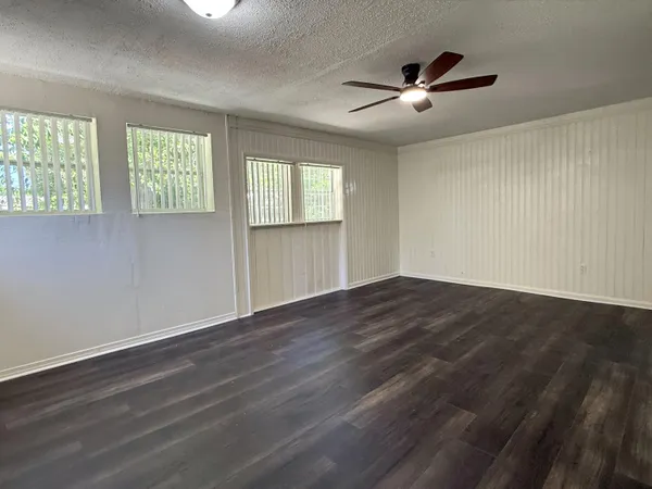 $2,500 | 244 Greenbrier Drive Northeast, Fort Walton Beach, FL 32547