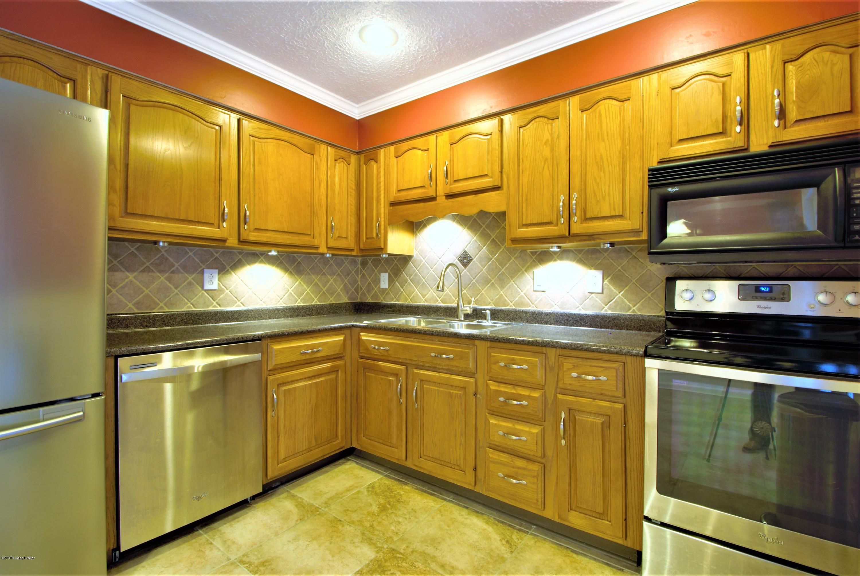 11302 Angelina Road Louisville, KY 40229 - Photo 10 of 37 DSC_1264