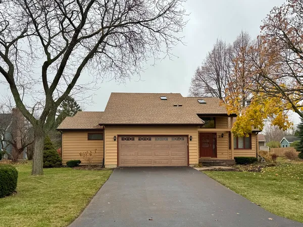 $420,000 | 3 Windjammer Court, Third Lake, IL 60030