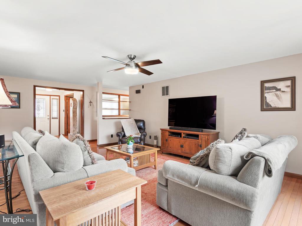 18122 Cashell Road Rockville, MD 20853 - Photo 12 of 58 Gallery Image 12