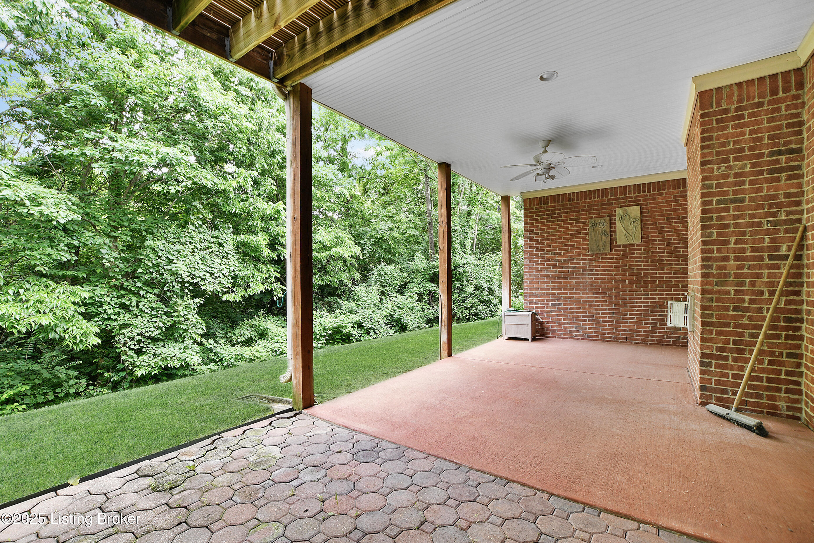 4107 Dolphin Road Louisville, KY 40220 - Photo 27 of 29 _DSC4224