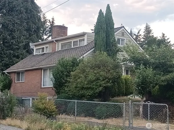 $1,000,000 | 522 Northeast 127th Street, Seattle, WA 98125