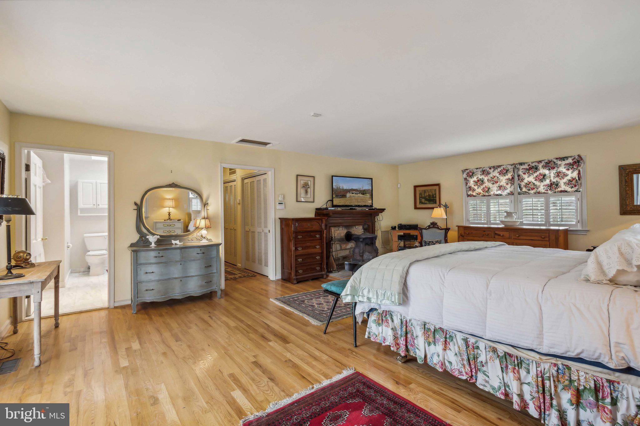 7054 Wilson Road Marshall, VA 20115 - Photo 48 of 65 Main Floor Owners Bedroom