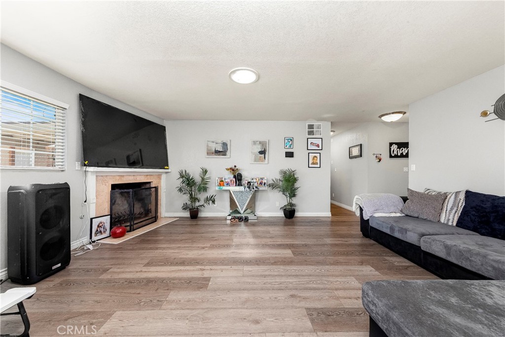 45046 18th Street West Lancaster, CA 93534 - Photo 3 of 23