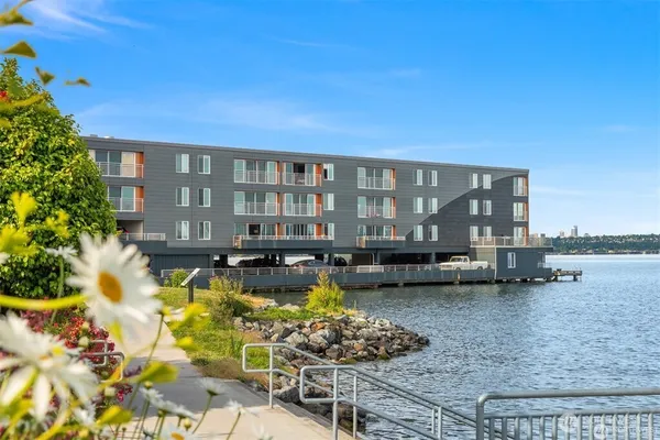 $5,000 | 733 Lake Street South, Unit 111, Kirkland, WA 98033