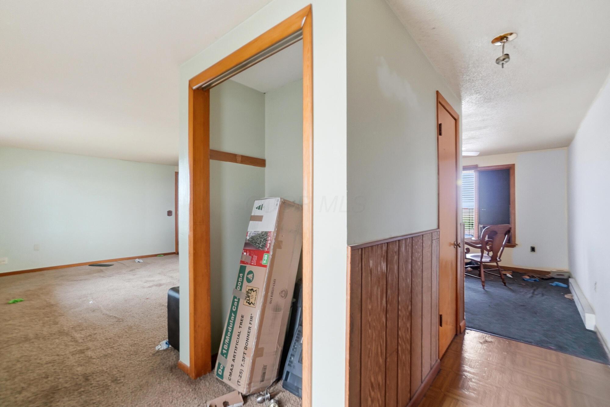 9750 Middle Point Road Van Wert, OH 45891 - Photo 8 of 44 008