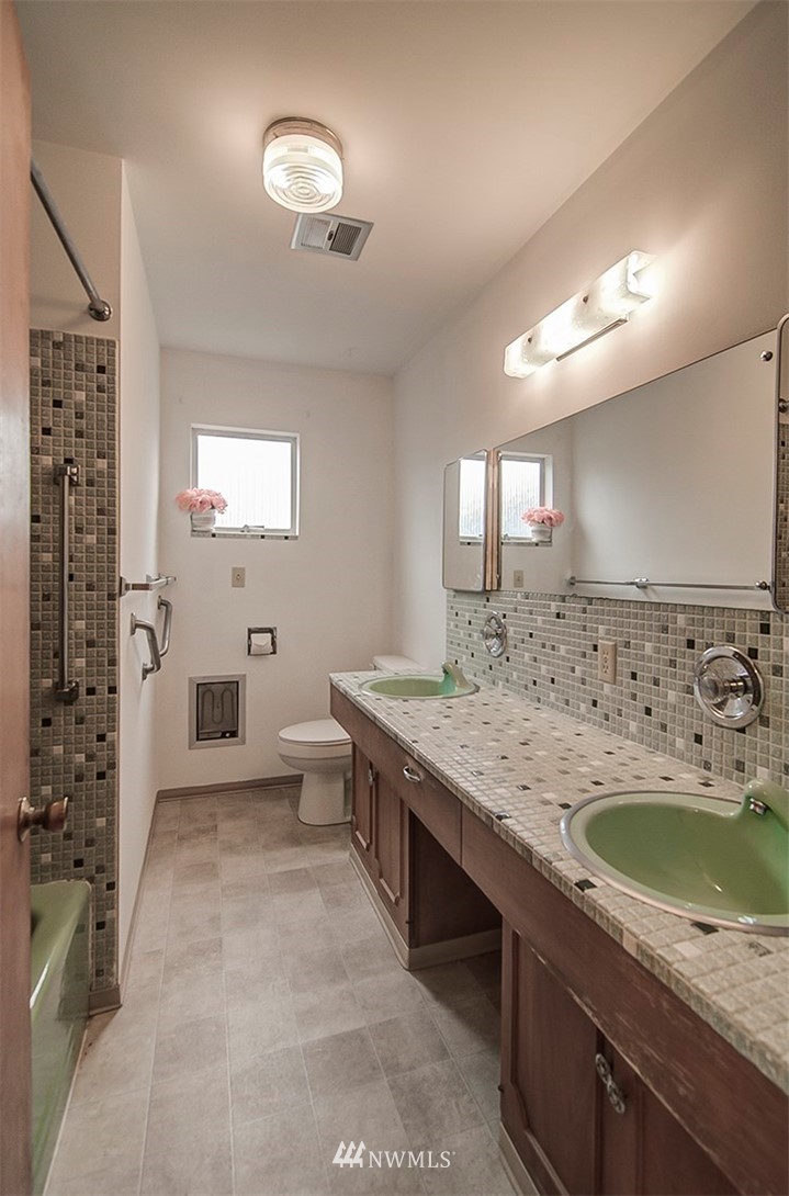 2914 Northeast 4th Street Renton, WA 98056 - Photo 12 of 25