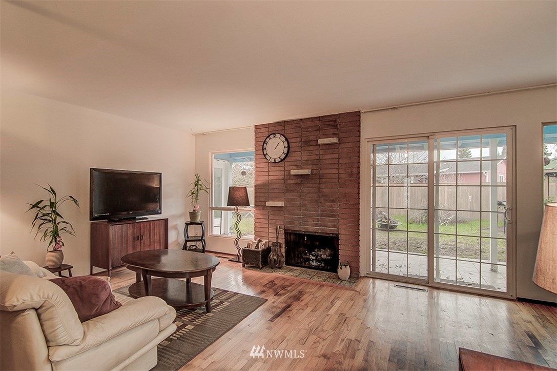 2914 Northeast 4th Street Renton, WA 98056 - Photo 3 of 25